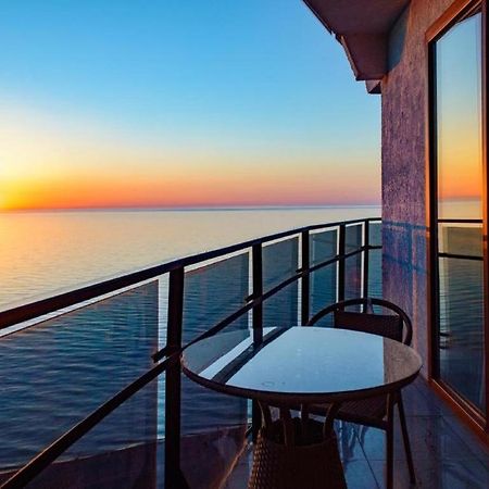 Tower Apartments Batumi Bagian luar foto