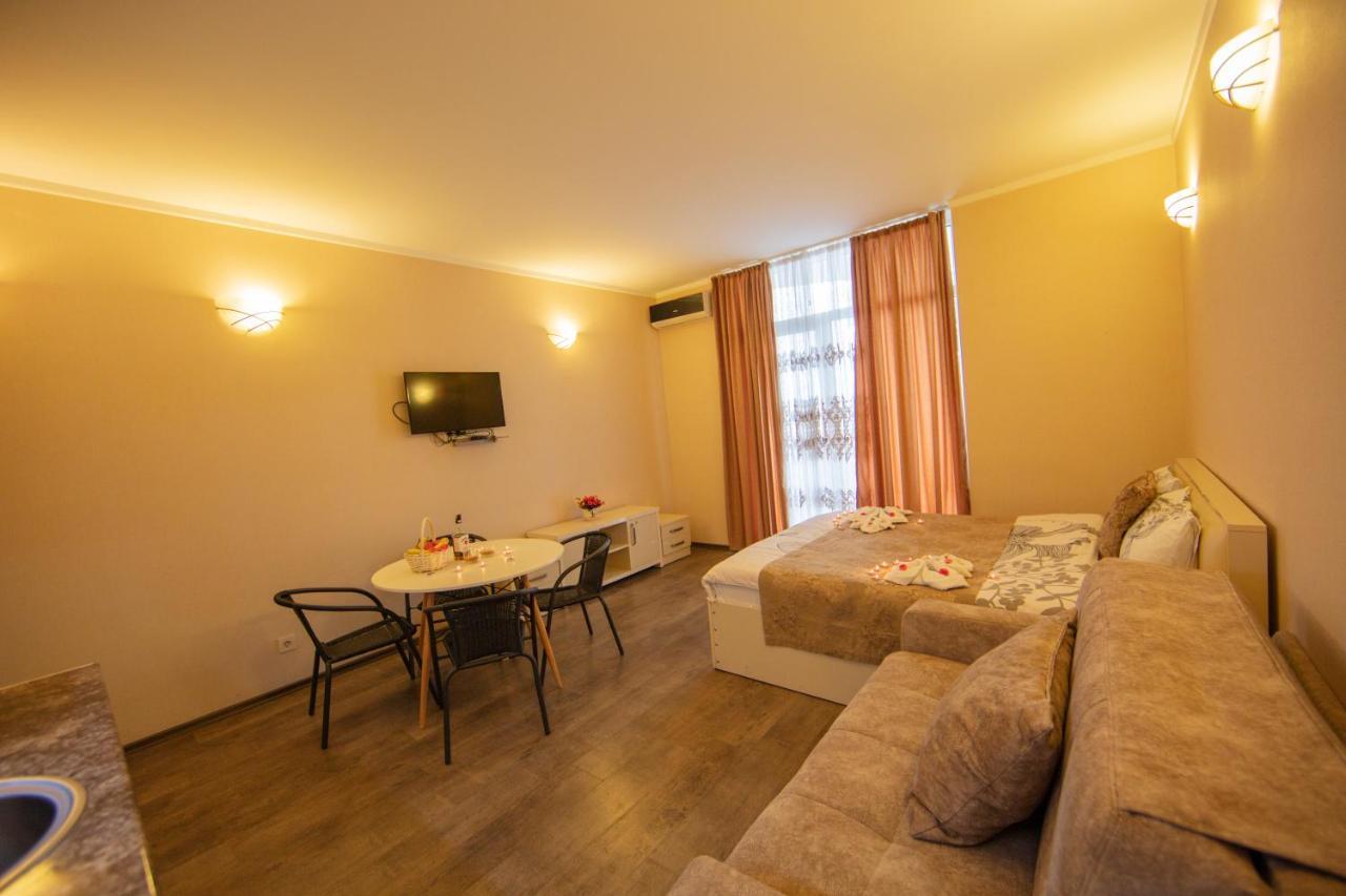 Tower Apartments Batumi Bagian luar foto