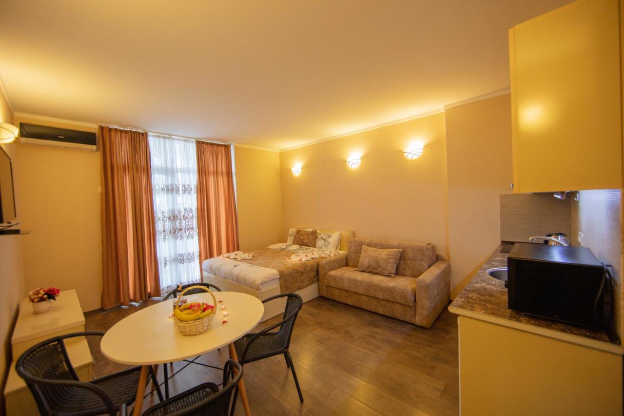 Tower Apartments Batumi Bagian luar foto