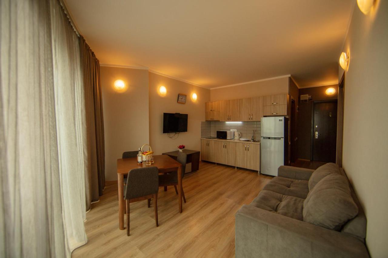 Tower Apartments Batumi Bagian luar foto